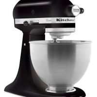 KitchenAid Classic Series 4.5 Quart Tilt-Head Stand Mixer Onyx Black - Image 3